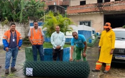Comunidade em Valéria recebe tela para contenção de lixo