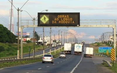 VIABAHIA finaliza montagem do novo Painel de Mensagem Variável na manhã deste domingo (01/03)