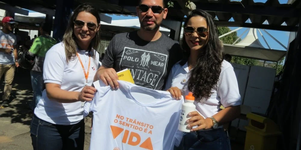 Semana Nacional de Trânsito conscientiza mais de 400 motoristas e passageiros